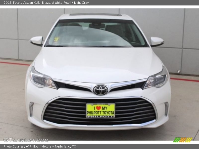 Blizzard White Pearl / Light Gray 2018 Toyota Avalon XLE