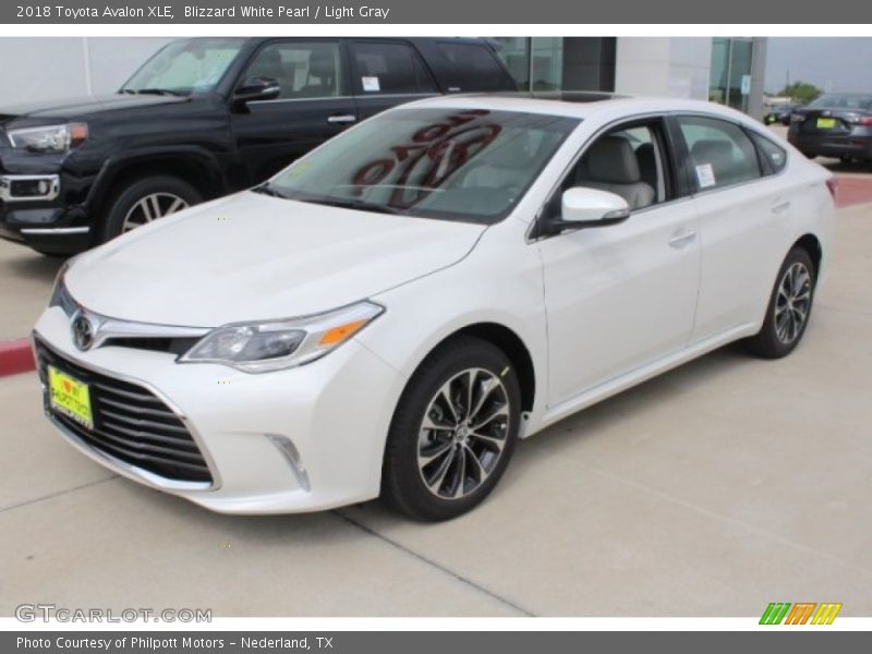 Blizzard White Pearl / Light Gray 2018 Toyota Avalon XLE