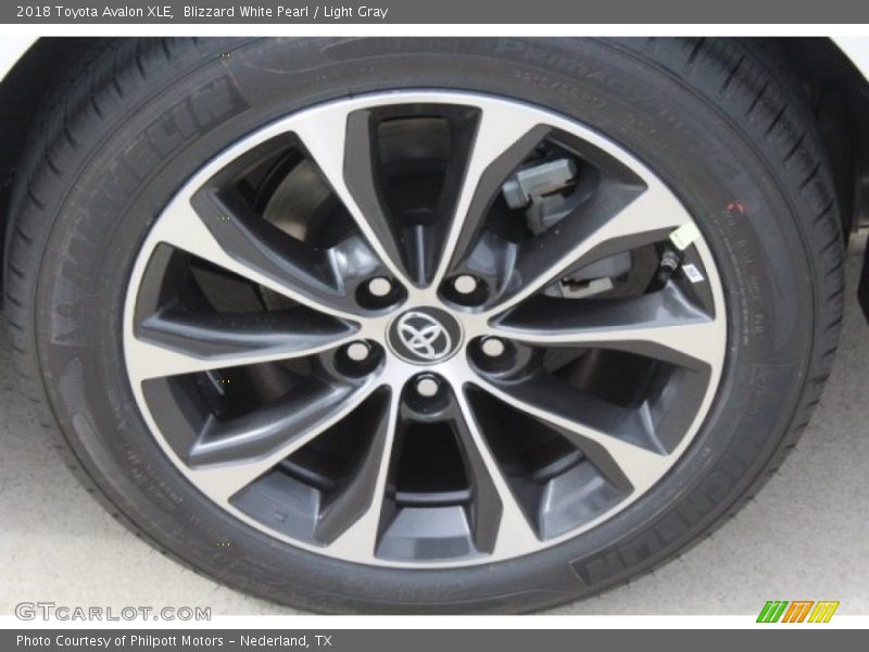 Blizzard White Pearl / Light Gray 2018 Toyota Avalon XLE