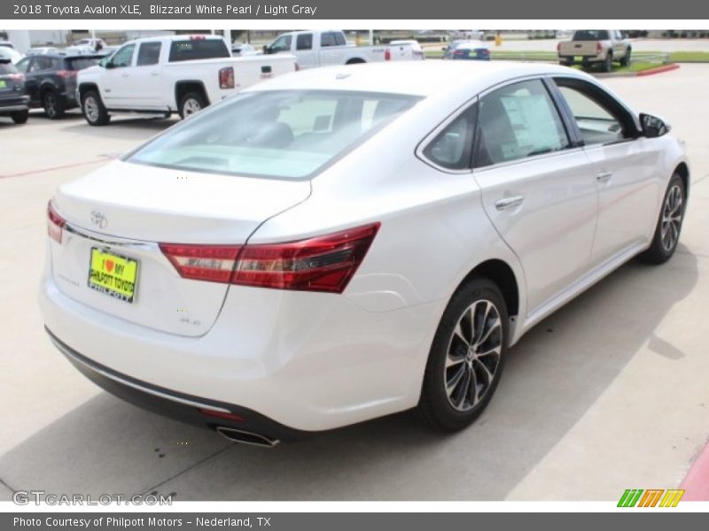 Blizzard White Pearl / Light Gray 2018 Toyota Avalon XLE