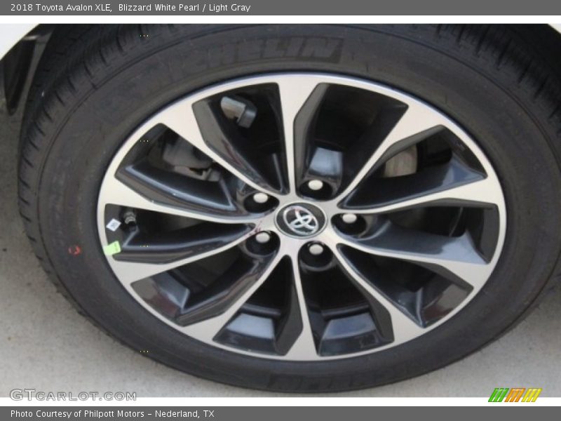 Blizzard White Pearl / Light Gray 2018 Toyota Avalon XLE
