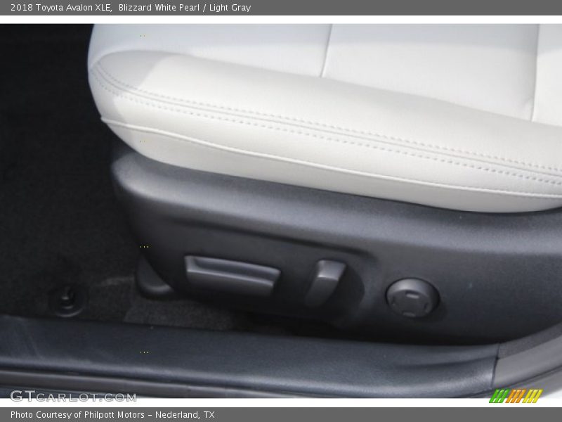Blizzard White Pearl / Light Gray 2018 Toyota Avalon XLE