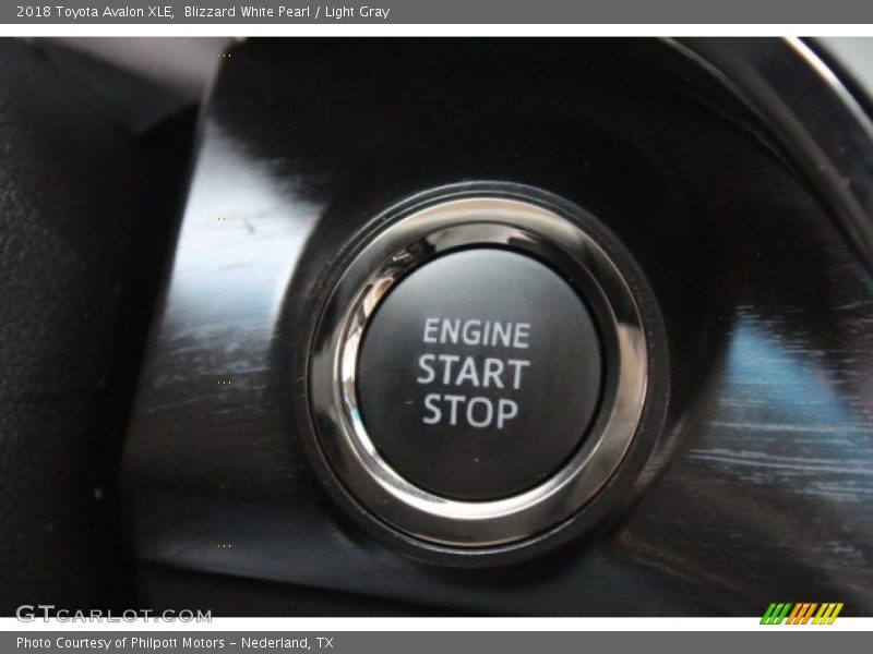 Blizzard White Pearl / Light Gray 2018 Toyota Avalon XLE