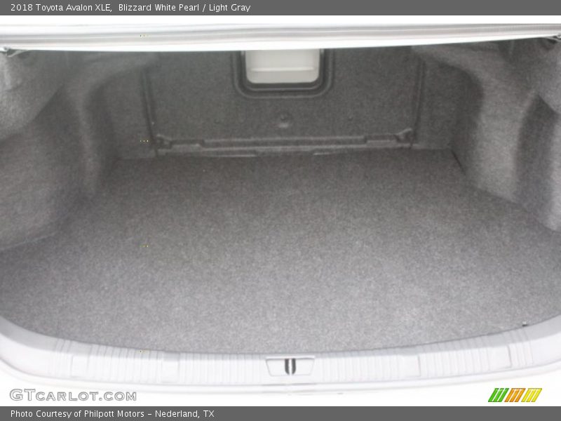 Blizzard White Pearl / Light Gray 2018 Toyota Avalon XLE