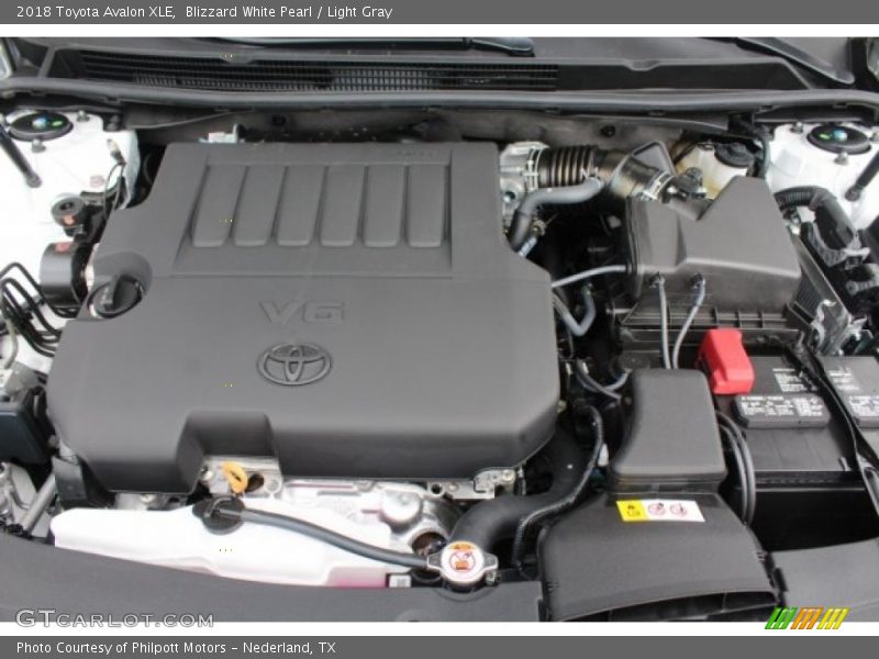 Blizzard White Pearl / Light Gray 2018 Toyota Avalon XLE