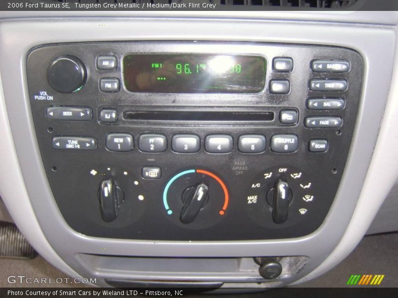 Tungsten Grey Metallic / Medium/Dark Flint Grey 2006 Ford Taurus SE