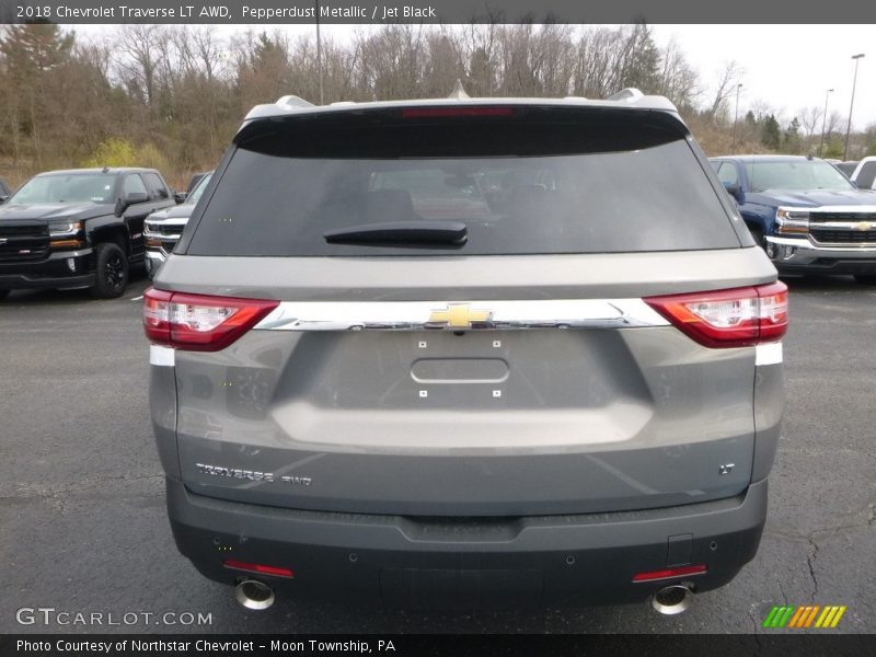 Pepperdust Metallic / Jet Black 2018 Chevrolet Traverse LT AWD