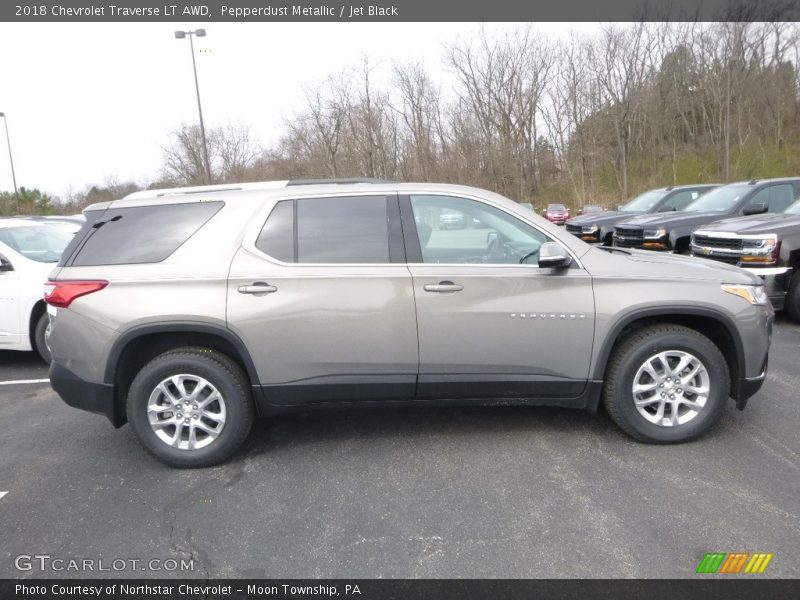 Pepperdust Metallic / Jet Black 2018 Chevrolet Traverse LT AWD