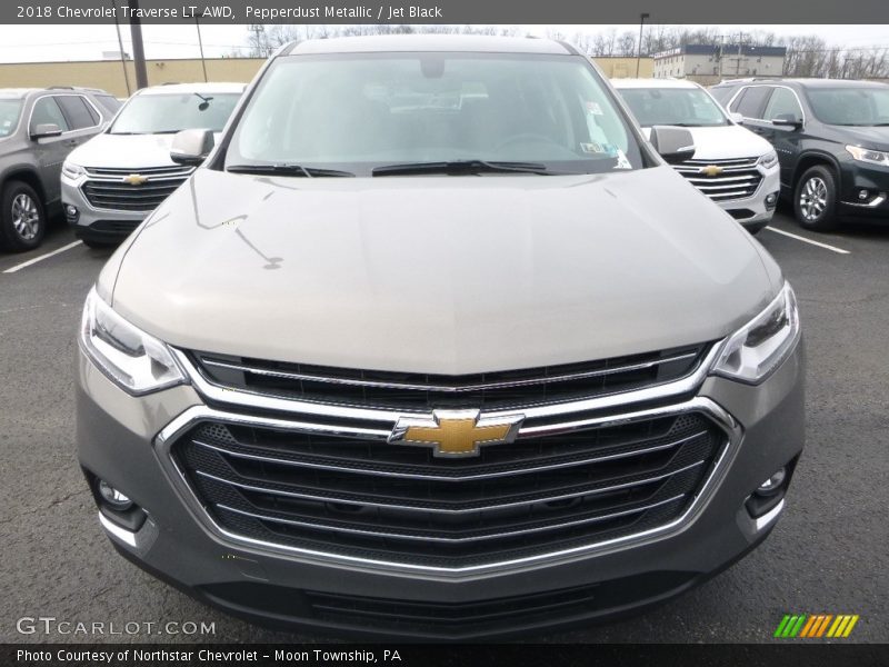 Pepperdust Metallic / Jet Black 2018 Chevrolet Traverse LT AWD
