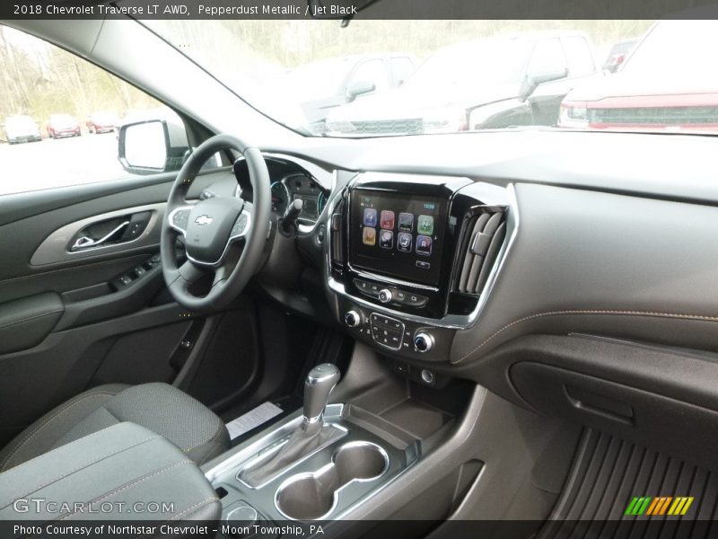 Pepperdust Metallic / Jet Black 2018 Chevrolet Traverse LT AWD