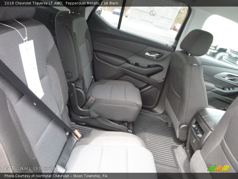 Pepperdust Metallic / Jet Black 2018 Chevrolet Traverse LT AWD