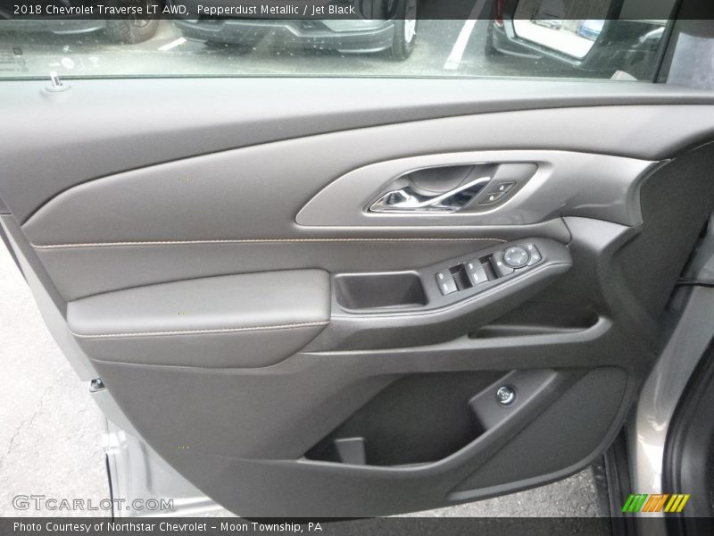 Pepperdust Metallic / Jet Black 2018 Chevrolet Traverse LT AWD