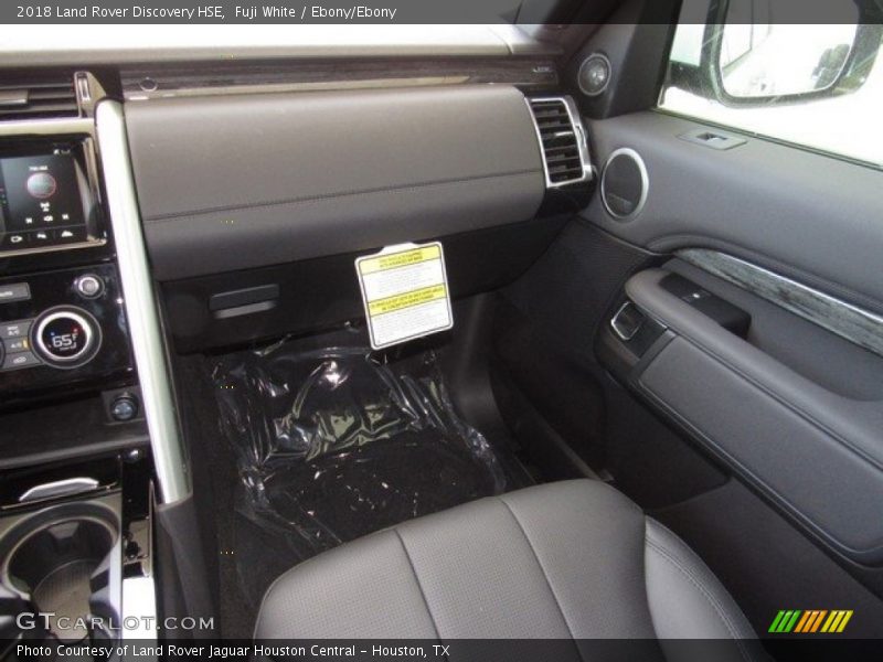 Fuji White / Ebony/Ebony 2018 Land Rover Discovery HSE