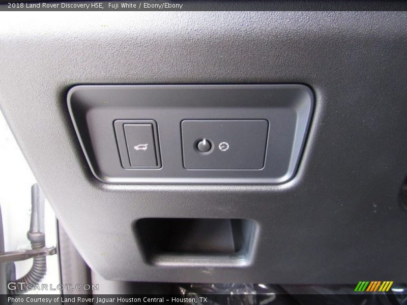 Fuji White / Ebony/Ebony 2018 Land Rover Discovery HSE