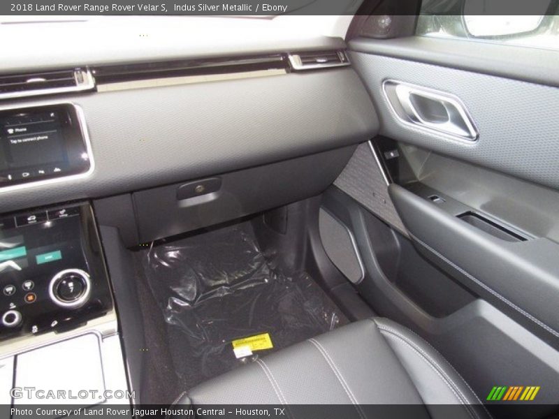 Indus Silver Metallic / Ebony 2018 Land Rover Range Rover Velar S