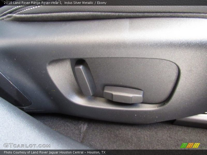 Indus Silver Metallic / Ebony 2018 Land Rover Range Rover Velar S