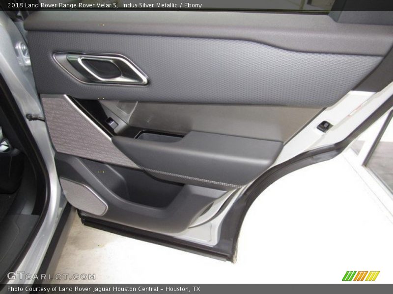Indus Silver Metallic / Ebony 2018 Land Rover Range Rover Velar S