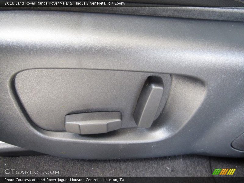 Indus Silver Metallic / Ebony 2018 Land Rover Range Rover Velar S