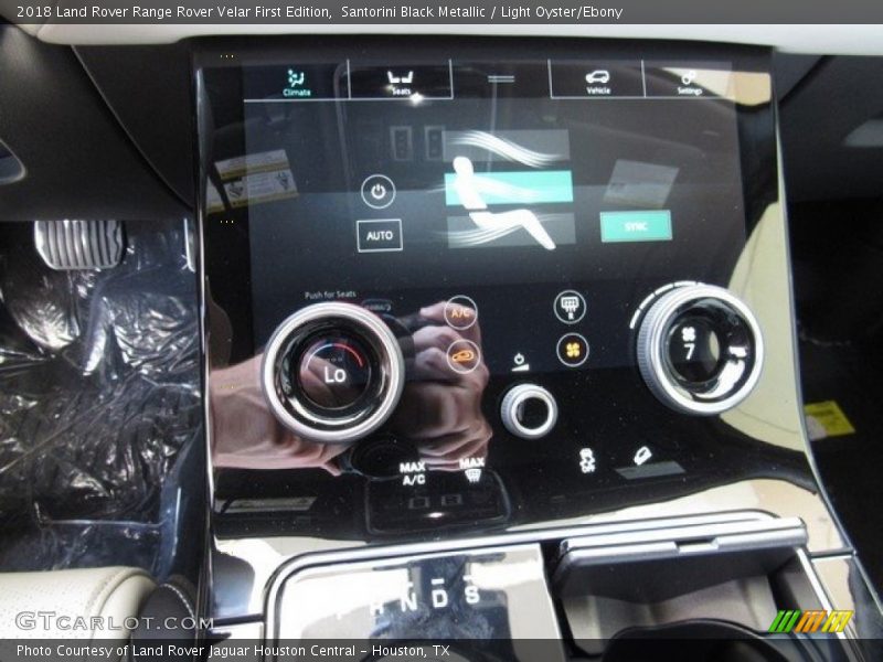 Controls of 2018 Range Rover Velar First Edition