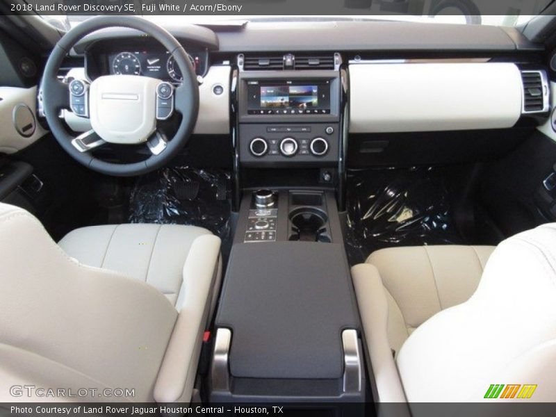Fuji White / Acorn/Ebony 2018 Land Rover Discovery SE