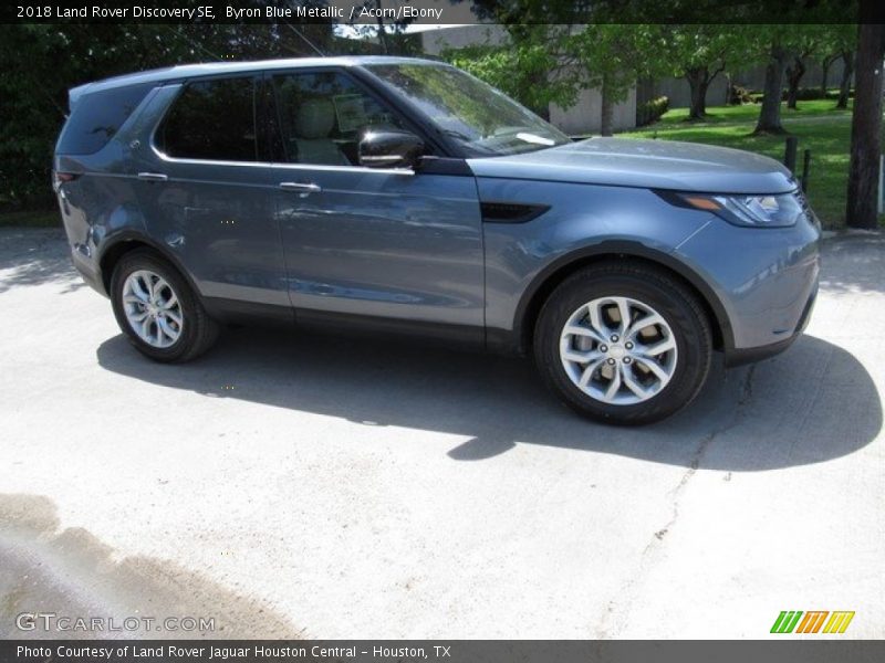 Byron Blue Metallic / Acorn/Ebony 2018 Land Rover Discovery SE