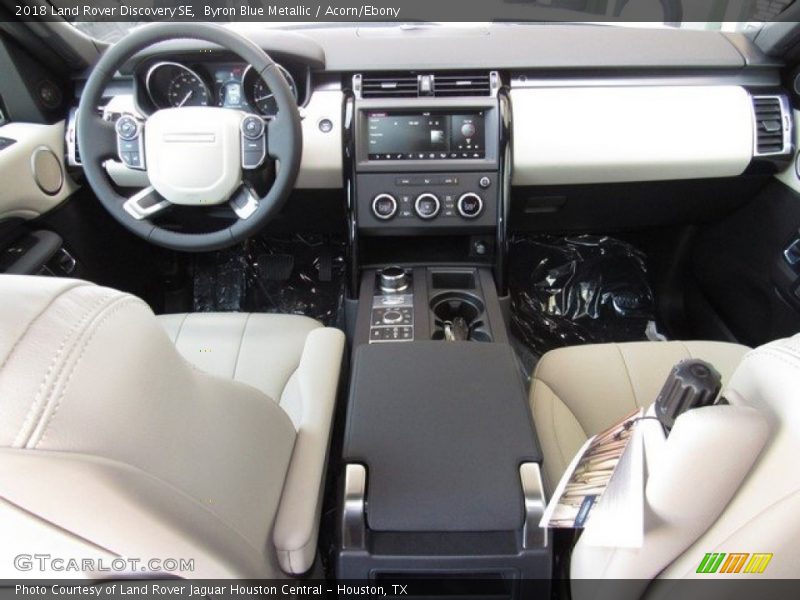 Byron Blue Metallic / Acorn/Ebony 2018 Land Rover Discovery SE