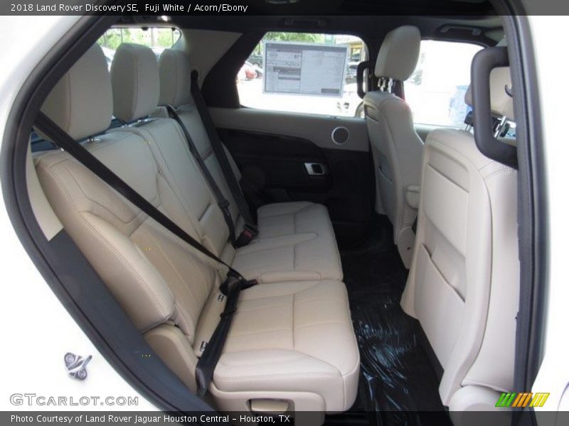 Fuji White / Acorn/Ebony 2018 Land Rover Discovery SE