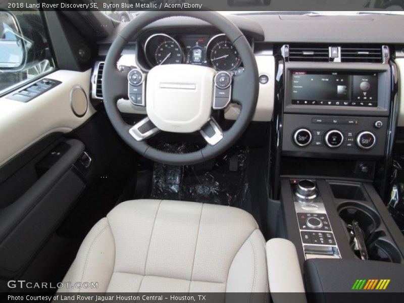 Byron Blue Metallic / Acorn/Ebony 2018 Land Rover Discovery SE