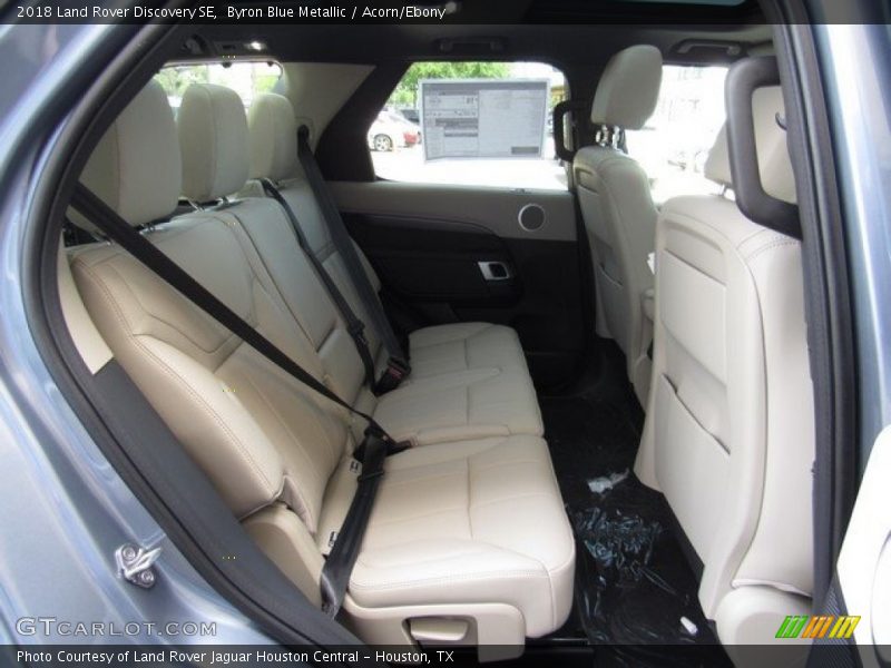 Byron Blue Metallic / Acorn/Ebony 2018 Land Rover Discovery SE