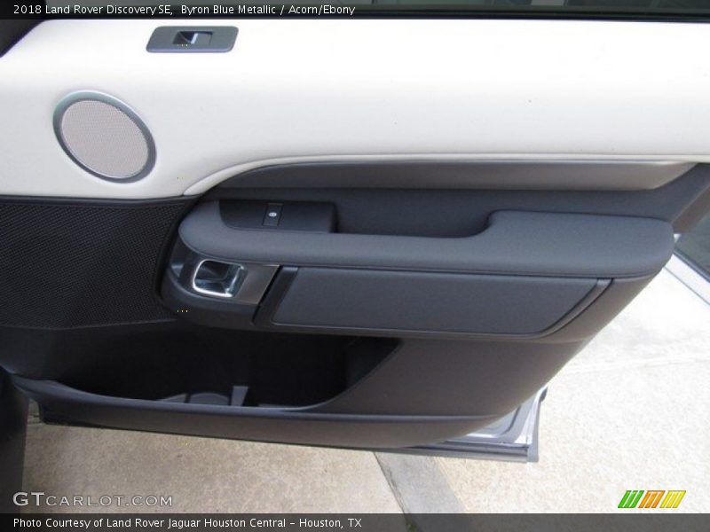 Byron Blue Metallic / Acorn/Ebony 2018 Land Rover Discovery SE