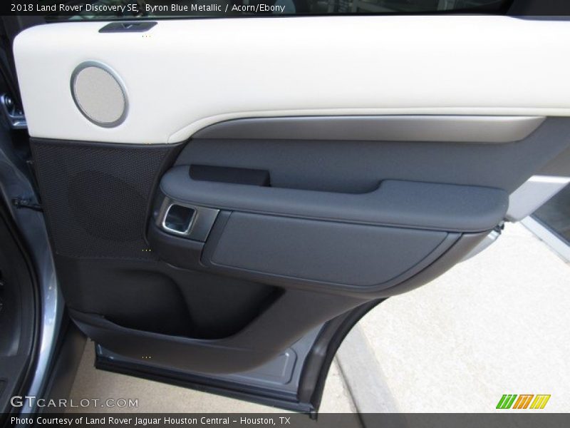 Byron Blue Metallic / Acorn/Ebony 2018 Land Rover Discovery SE