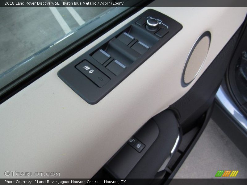 Byron Blue Metallic / Acorn/Ebony 2018 Land Rover Discovery SE