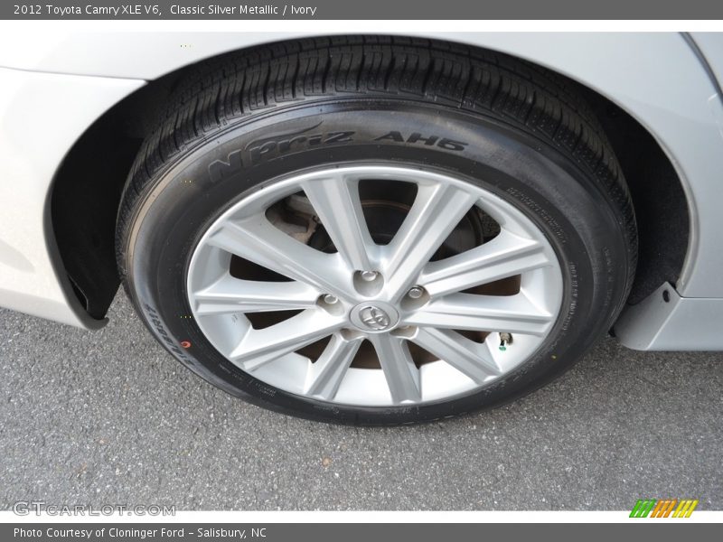 Classic Silver Metallic / Ivory 2012 Toyota Camry XLE V6