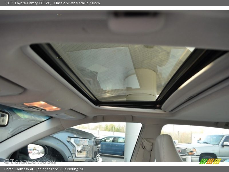 Classic Silver Metallic / Ivory 2012 Toyota Camry XLE V6