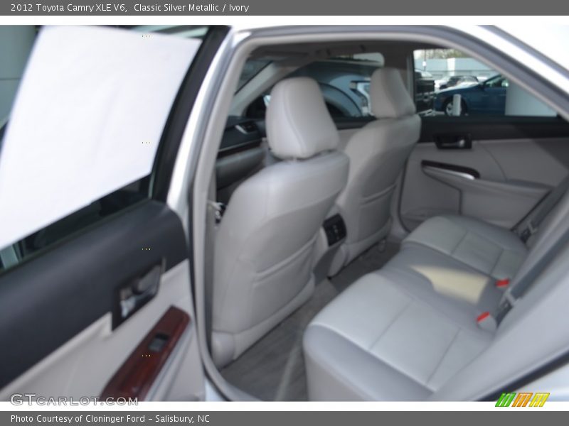 Classic Silver Metallic / Ivory 2012 Toyota Camry XLE V6