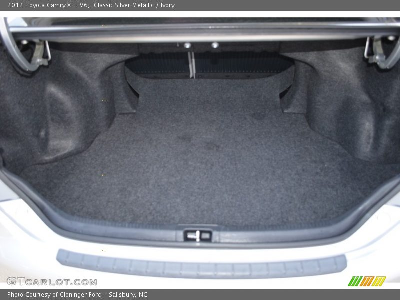 Classic Silver Metallic / Ivory 2012 Toyota Camry XLE V6