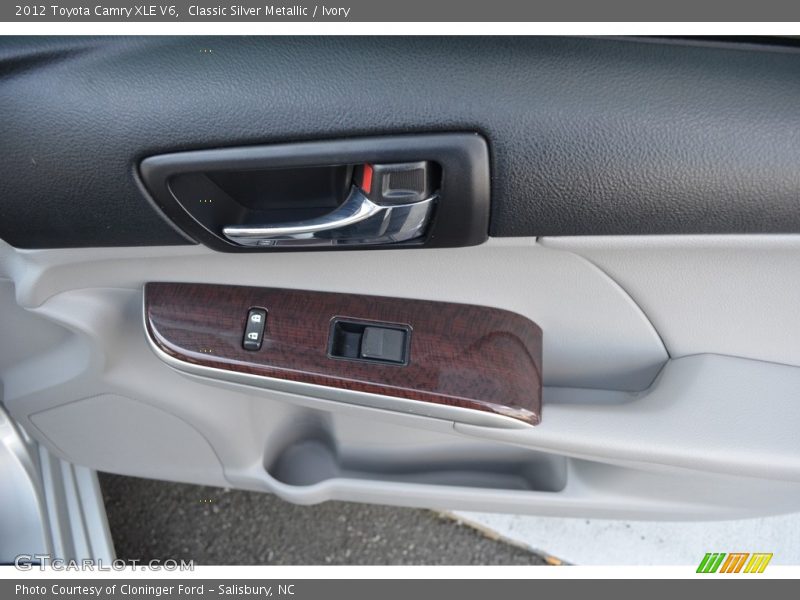 Classic Silver Metallic / Ivory 2012 Toyota Camry XLE V6