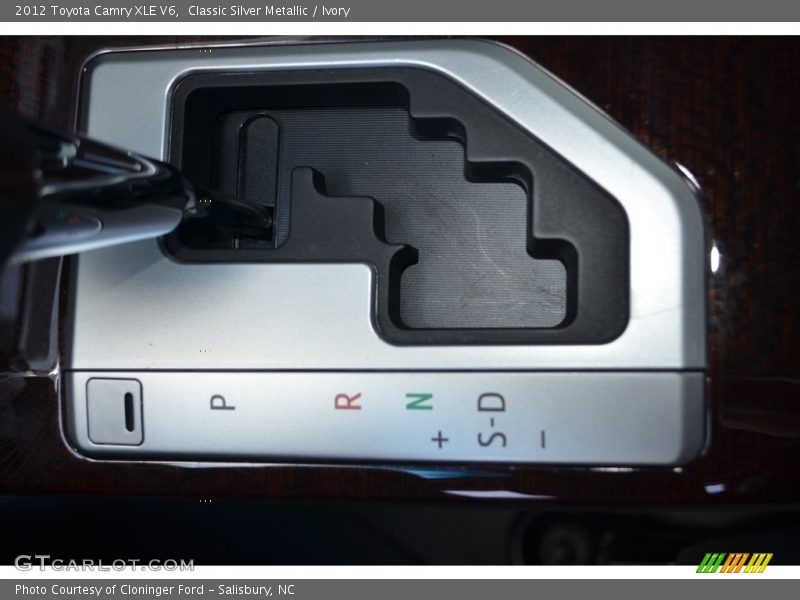 Classic Silver Metallic / Ivory 2012 Toyota Camry XLE V6