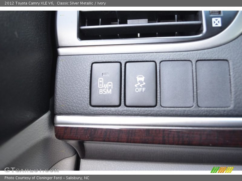 Classic Silver Metallic / Ivory 2012 Toyota Camry XLE V6