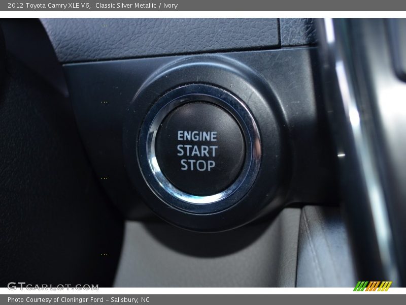 Classic Silver Metallic / Ivory 2012 Toyota Camry XLE V6
