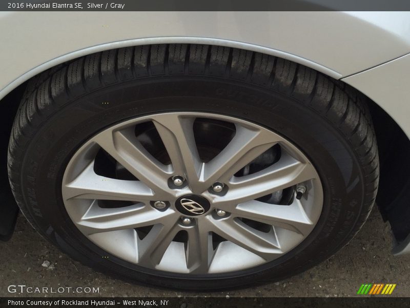 Silver / Gray 2016 Hyundai Elantra SE
