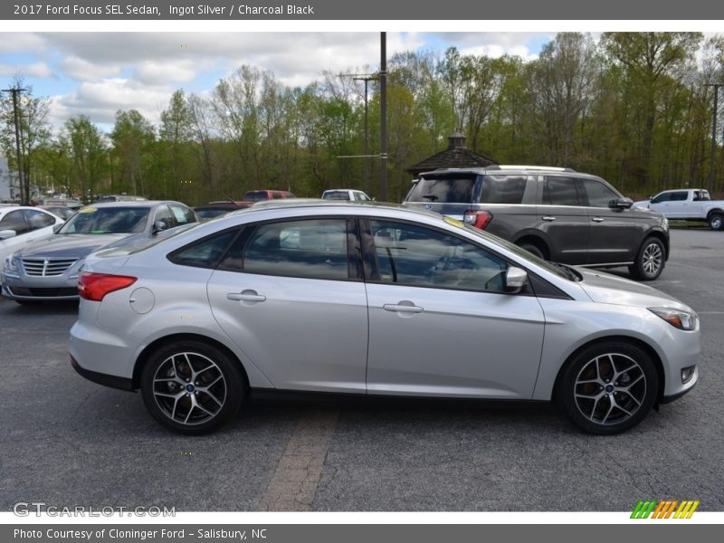 Ingot Silver / Charcoal Black 2017 Ford Focus SEL Sedan