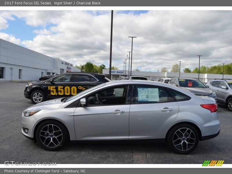 Ingot Silver / Charcoal Black 2017 Ford Focus SEL Sedan