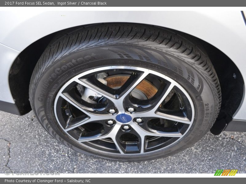 Ingot Silver / Charcoal Black 2017 Ford Focus SEL Sedan