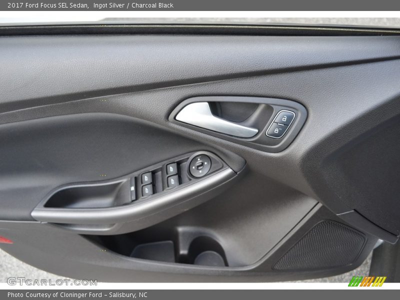 Ingot Silver / Charcoal Black 2017 Ford Focus SEL Sedan