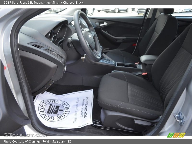 Ingot Silver / Charcoal Black 2017 Ford Focus SEL Sedan