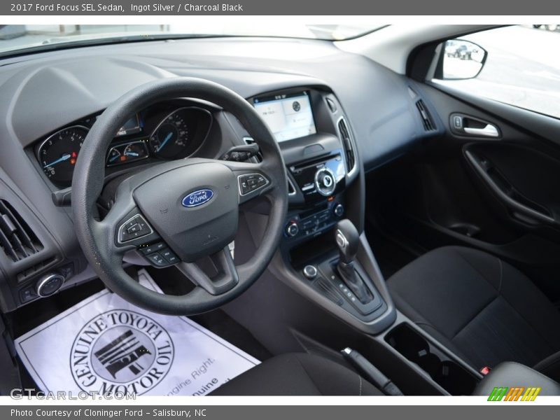 Ingot Silver / Charcoal Black 2017 Ford Focus SEL Sedan