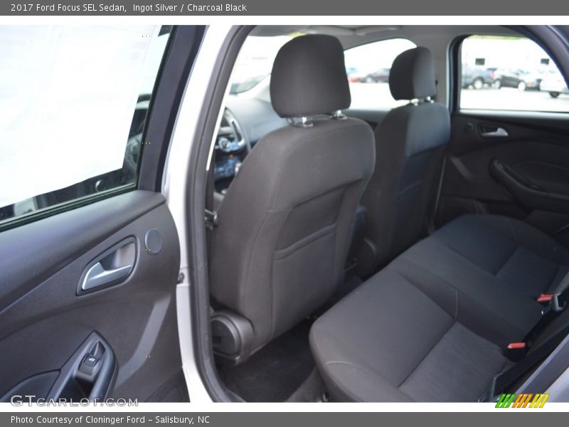 Ingot Silver / Charcoal Black 2017 Ford Focus SEL Sedan