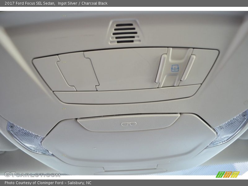 Ingot Silver / Charcoal Black 2017 Ford Focus SEL Sedan