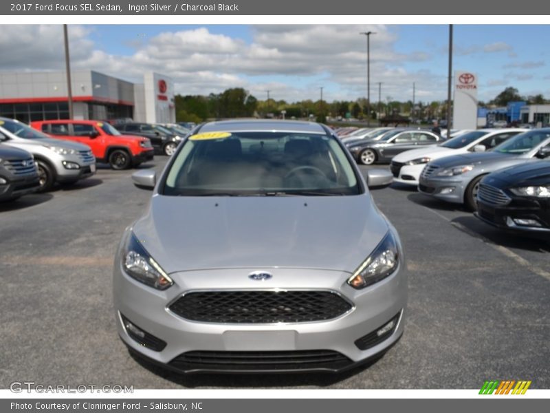 Ingot Silver / Charcoal Black 2017 Ford Focus SEL Sedan